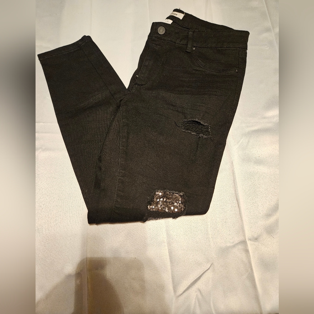 Refuge Black Distressed Men's Jeans